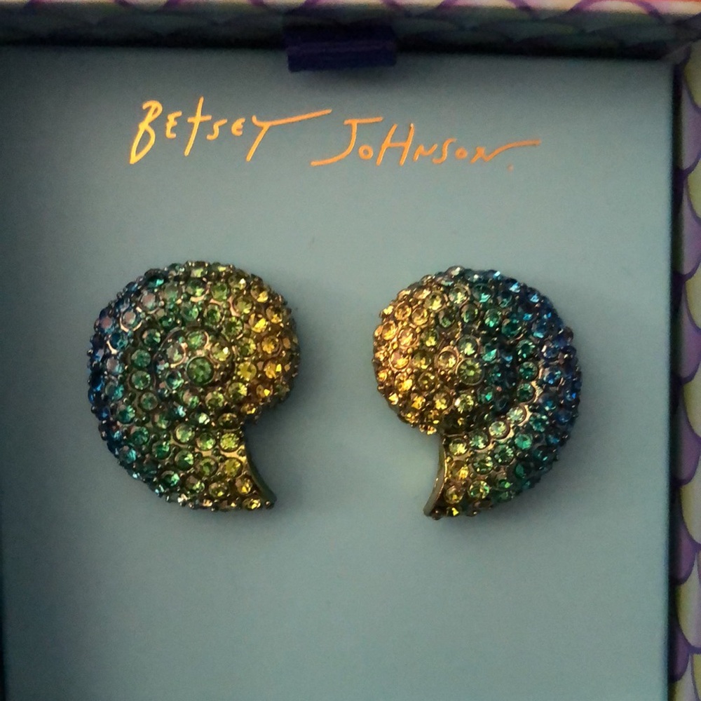 Betsey Johnson Mermaid Jewels Conch Shell Stud Earrings Blue Ombre Crystal NWT